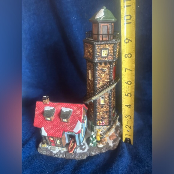 Santa's Workbench Victorian Hammersmith's Harbour Lighthouse Coastal Christmas - Picture 6 of 14